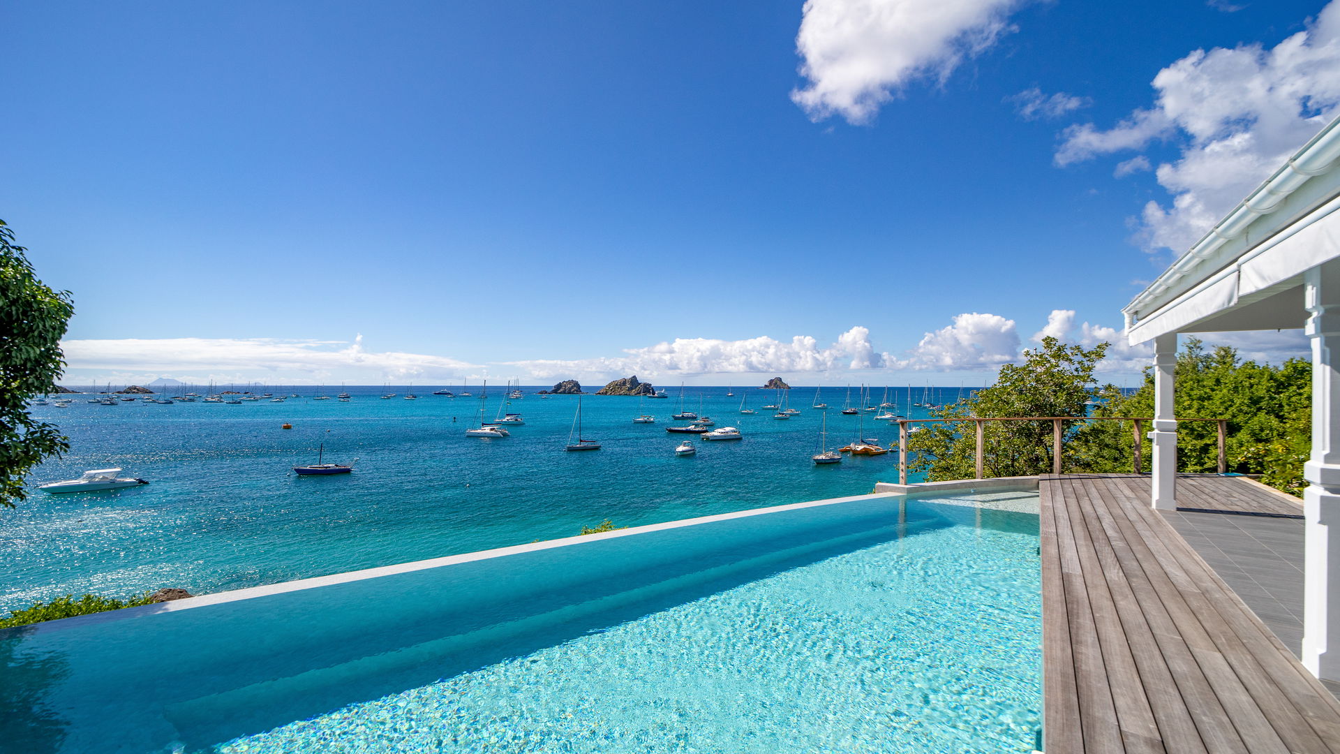 POOL & TERRACE