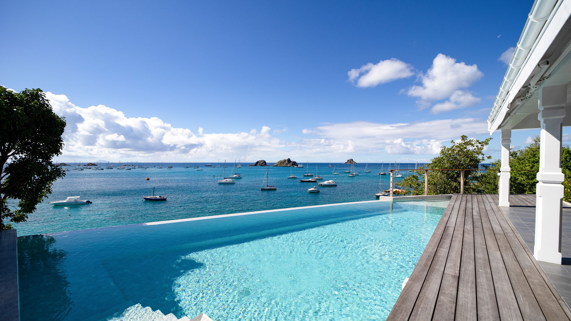 POOL & TERRACE