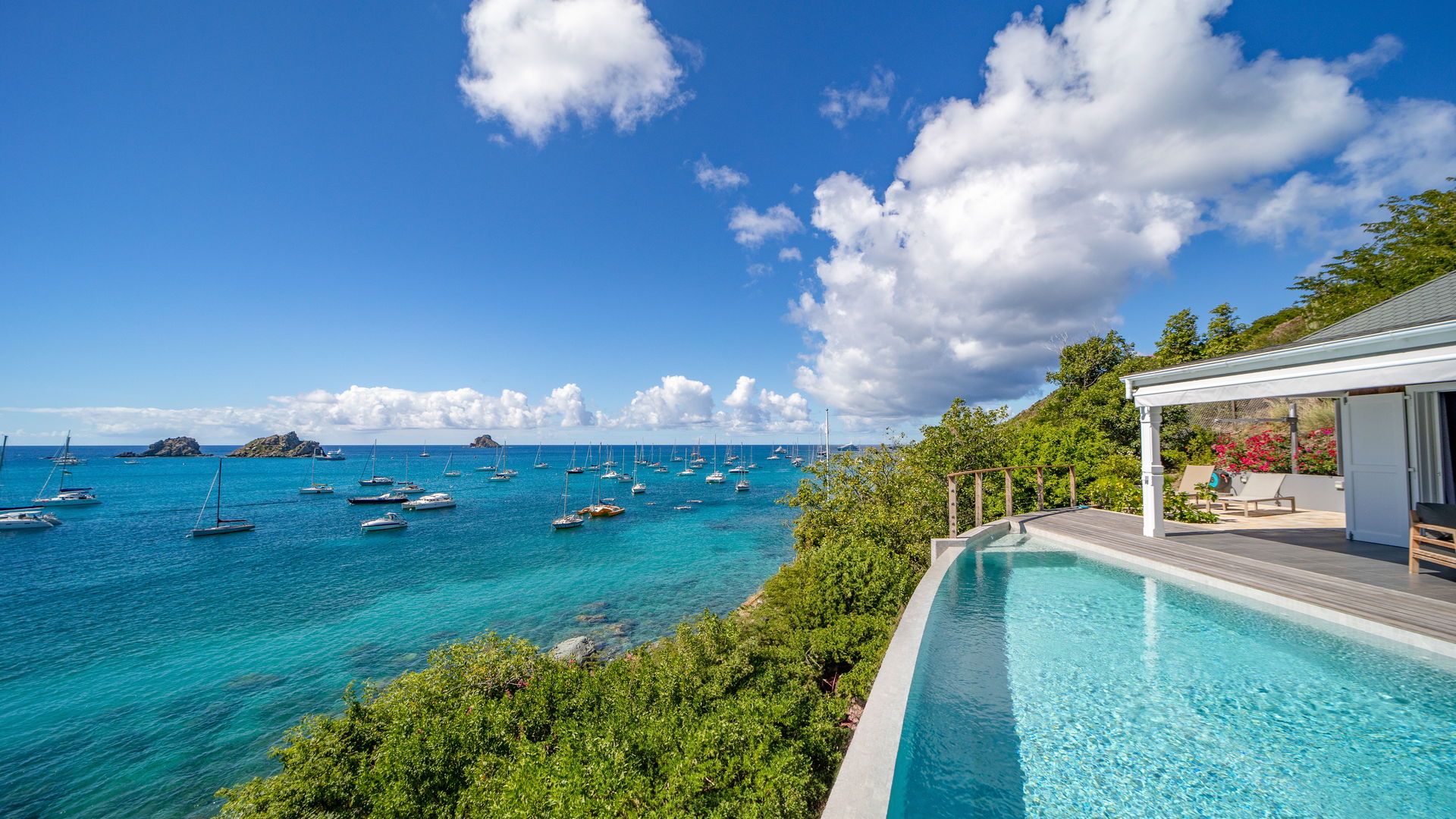 POOL & TERRACE