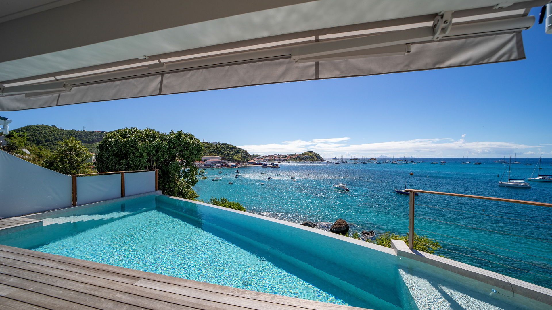 POOL & TERRACE