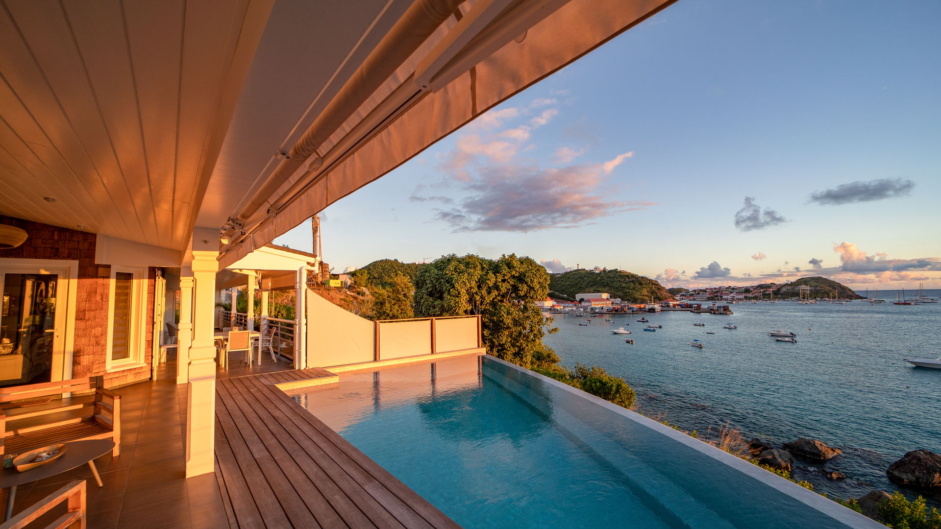 POOL & TERRACE