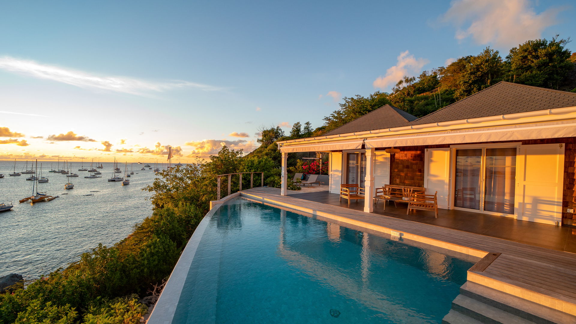 POOL & TERRACE