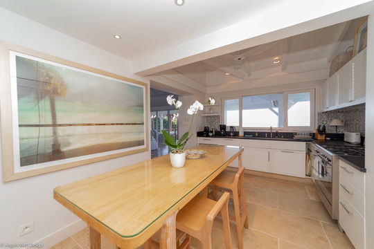 VILLA MARY KITCHEN & DINING AREA 10