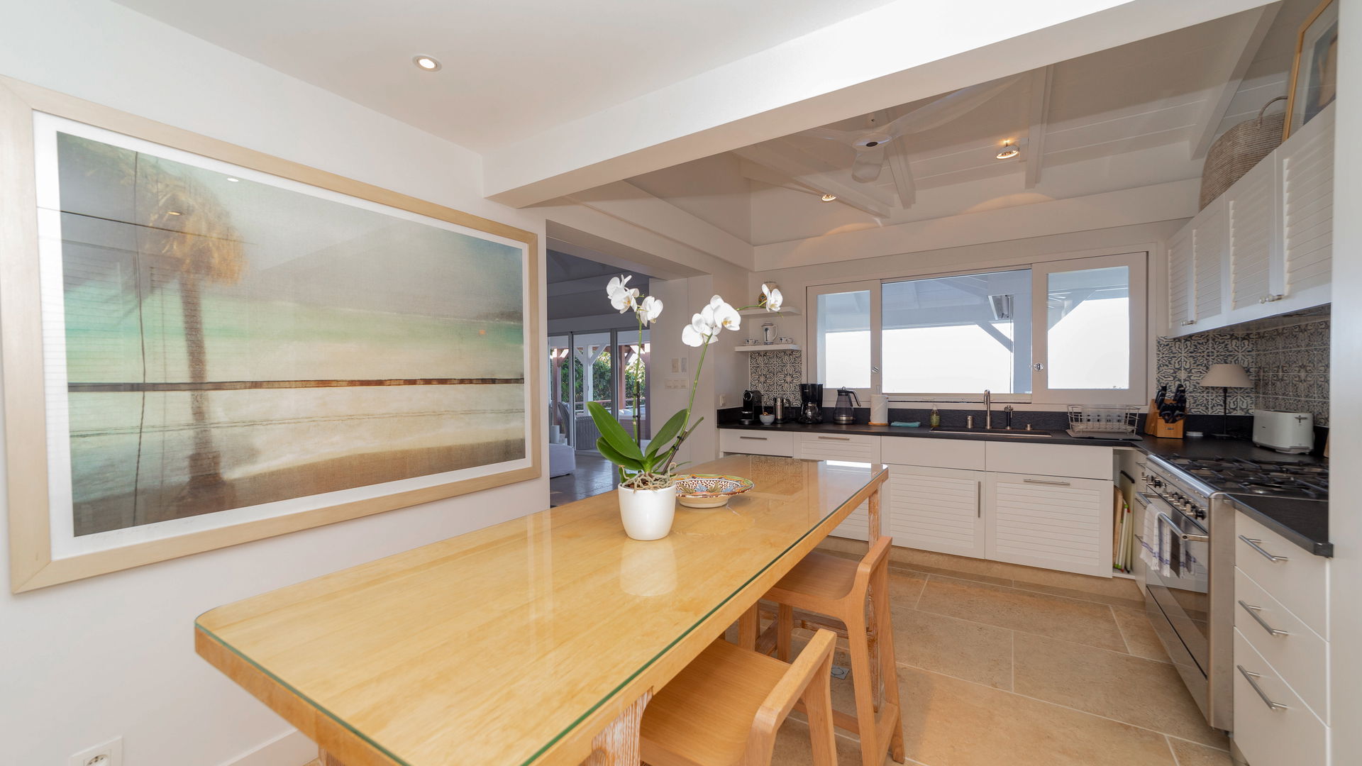 KITCHEN & DINING AREA