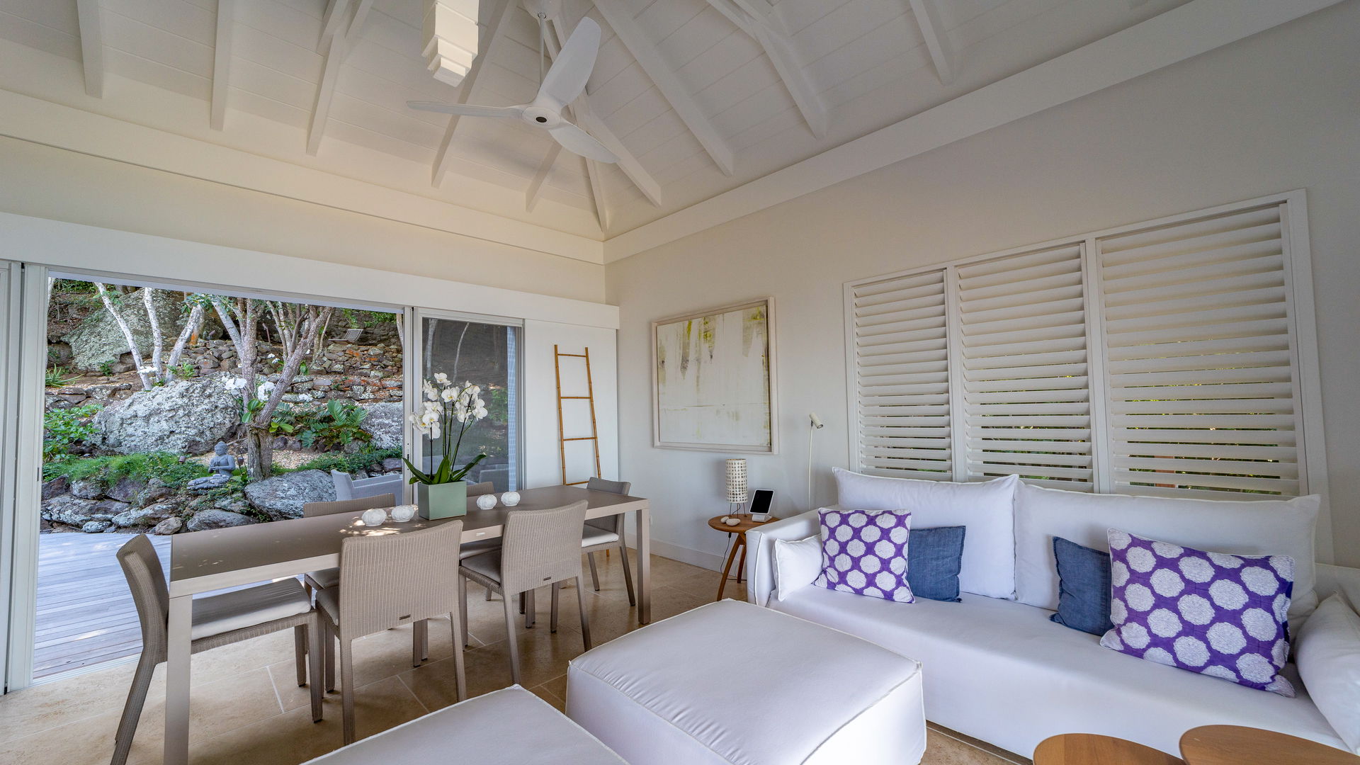 KITCHEN & DINING AREA