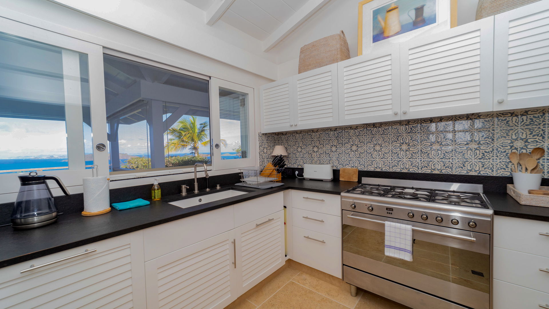 KITCHEN & DINING AREA