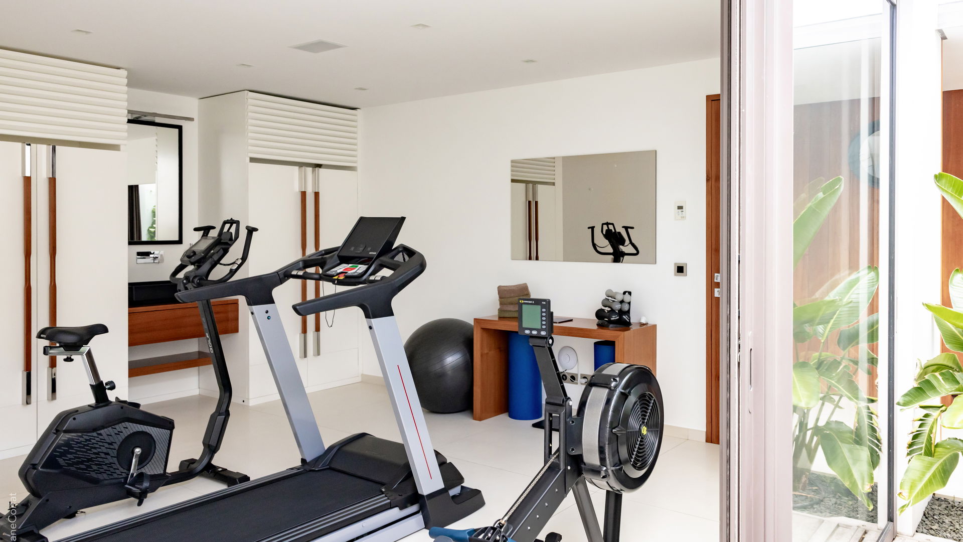 FITNESS ROOM