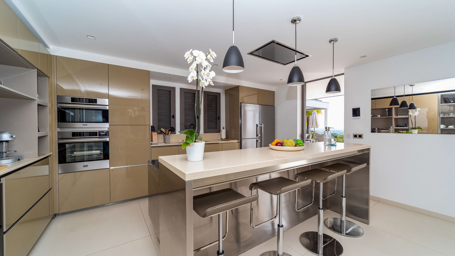 KITCHEN & DINING AREA
