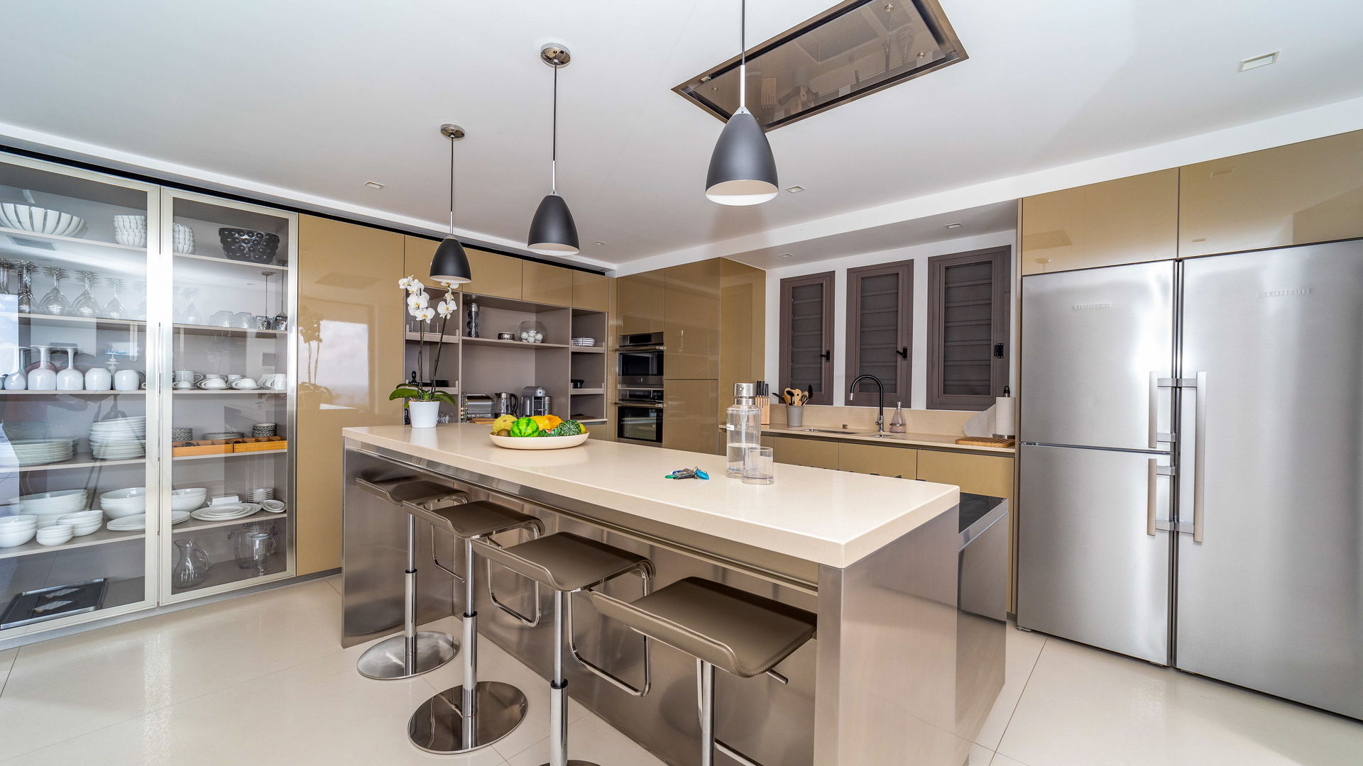 KITCHEN & DINING AREA