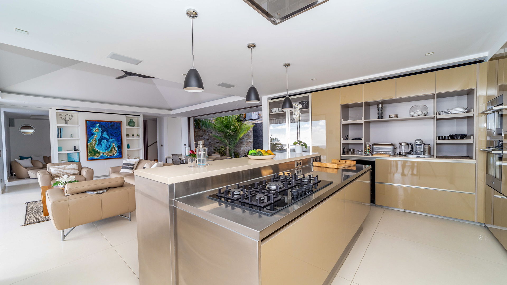 KITCHEN & DINING AREA