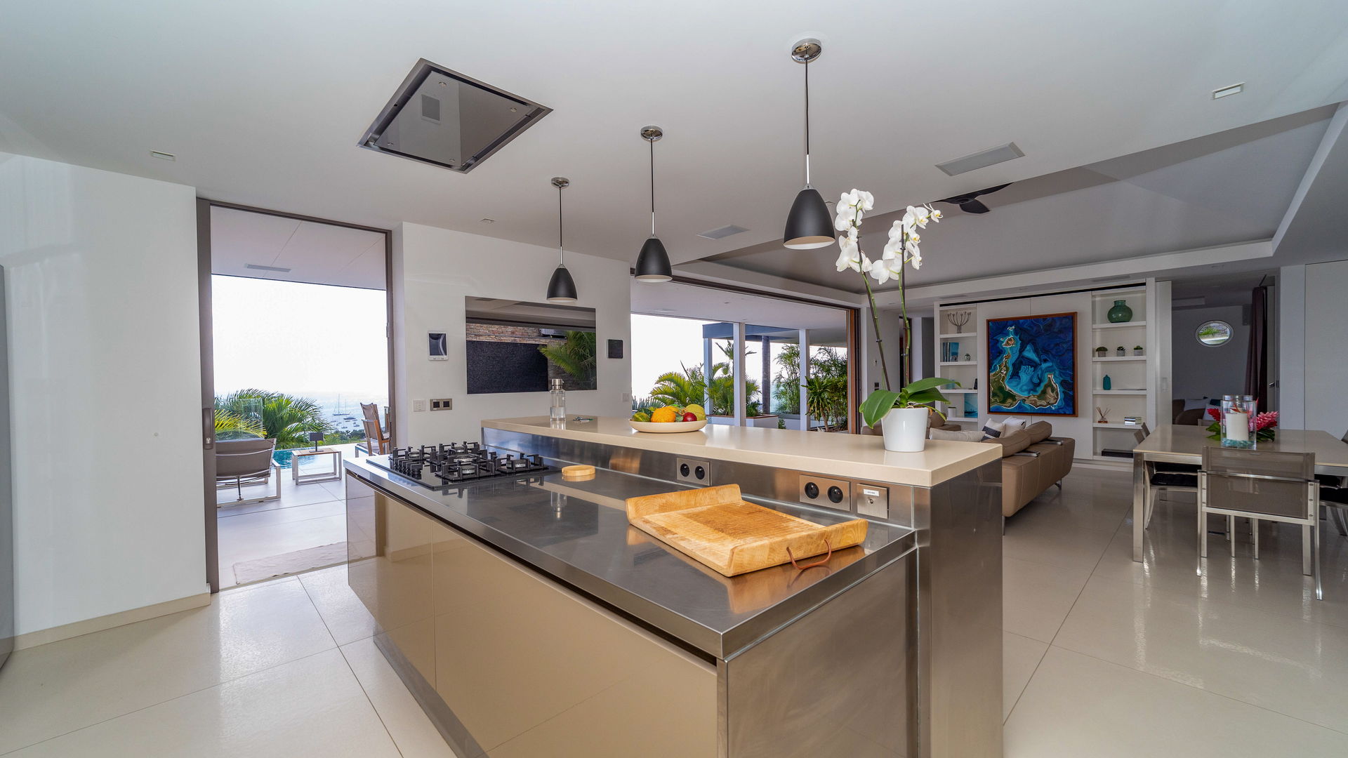 KITCHEN & DINING AREA