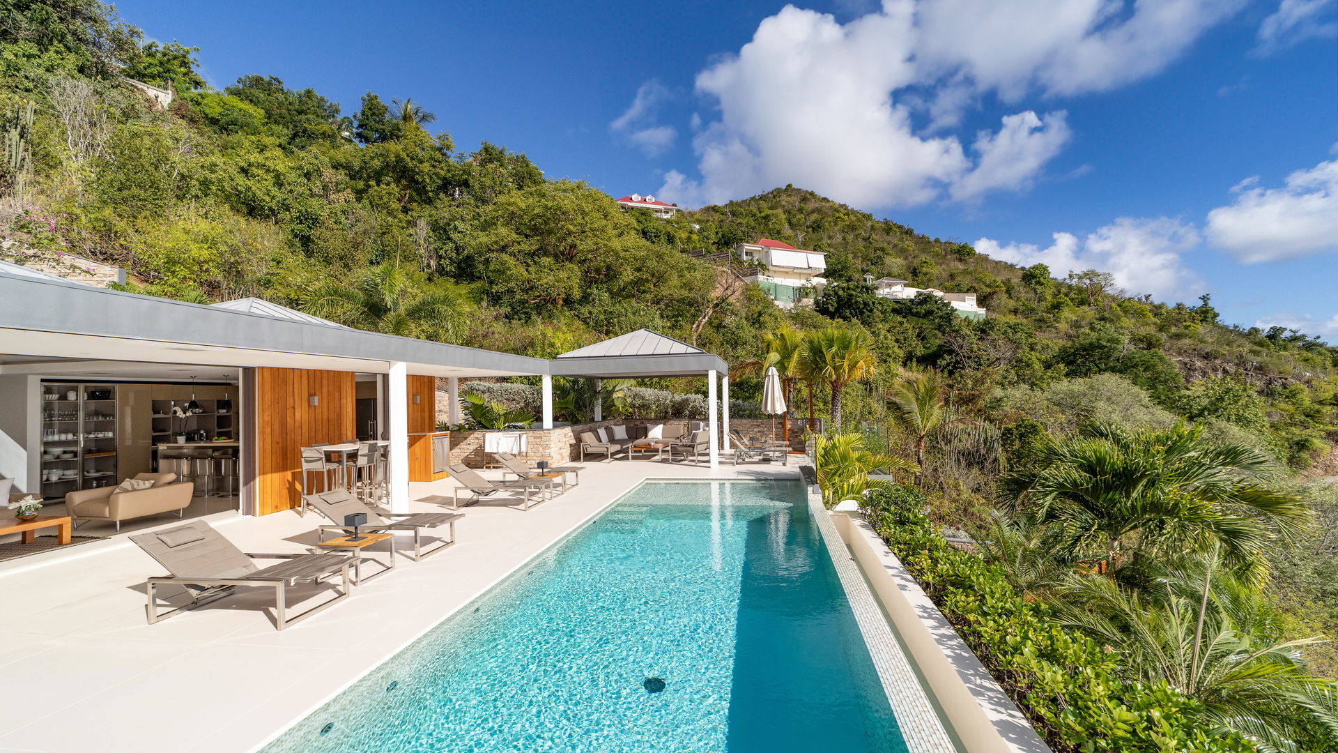 POOL & TERRACE