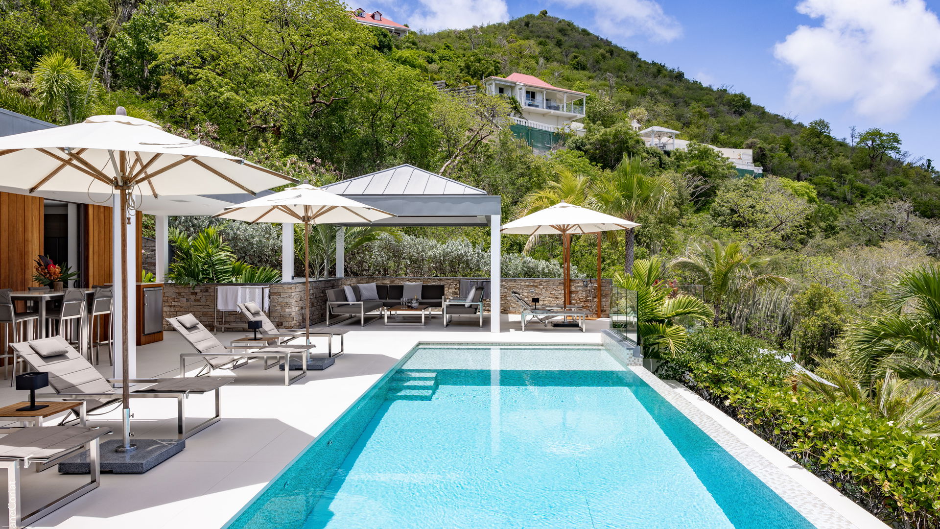 POOL & TERRACE