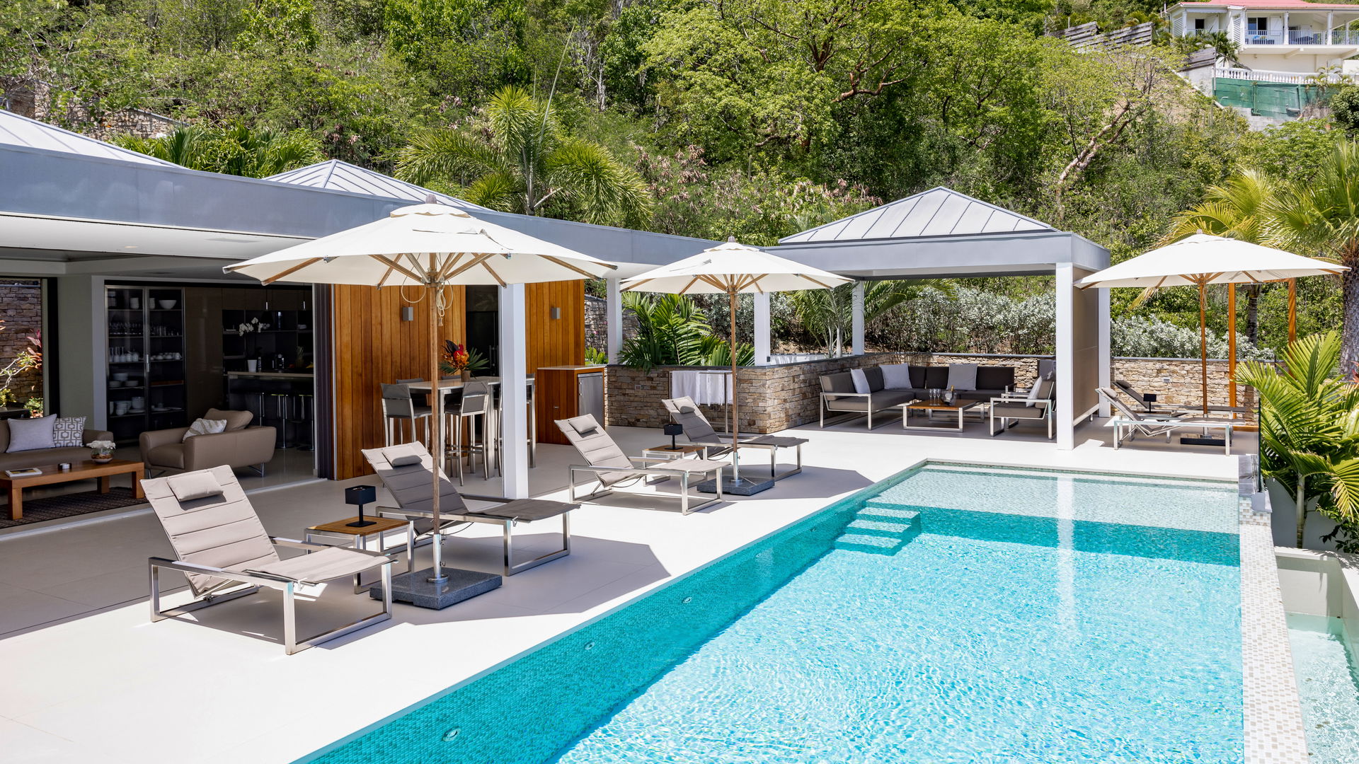 POOL & TERRACE