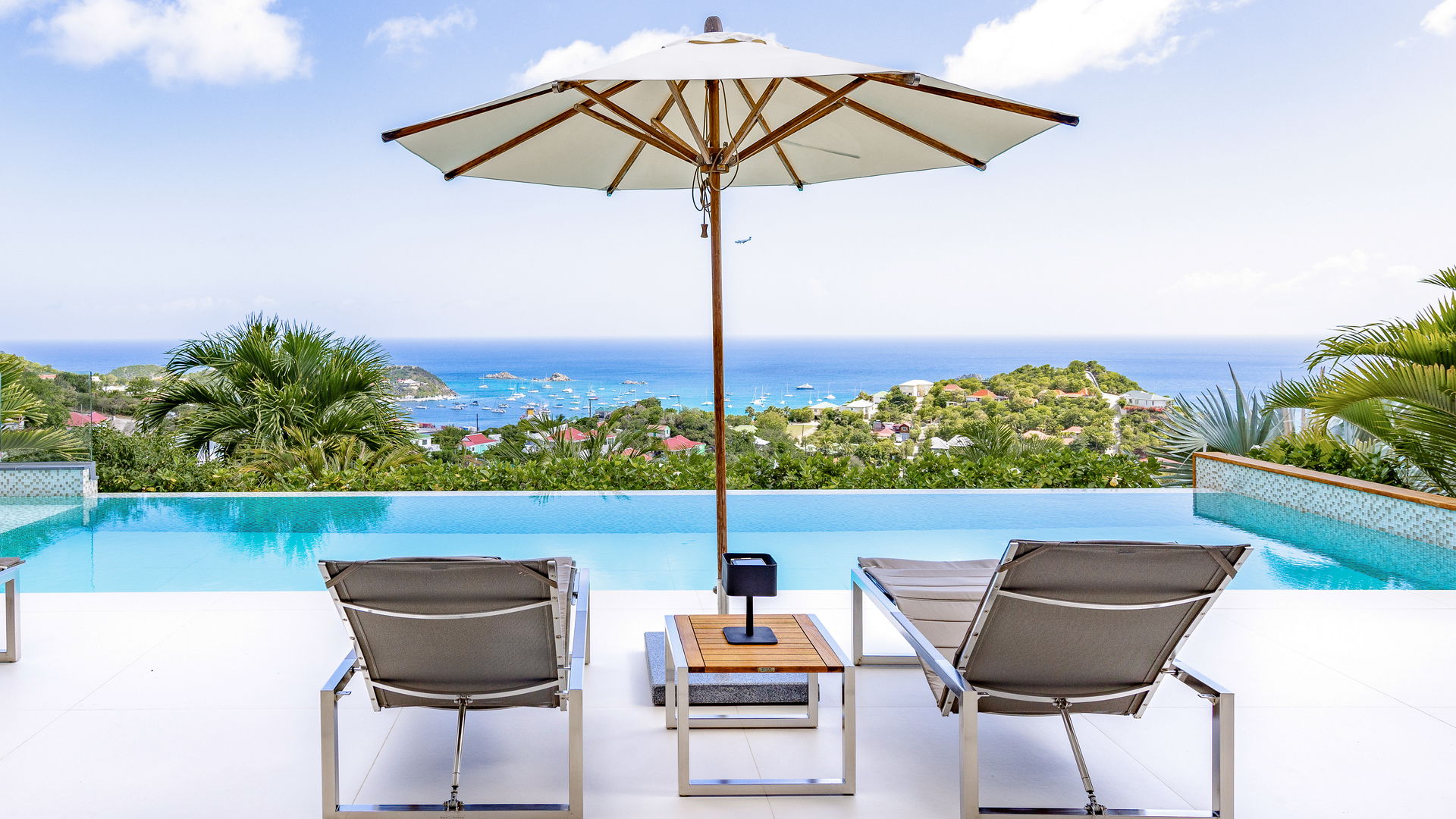 POOL & TERRACE