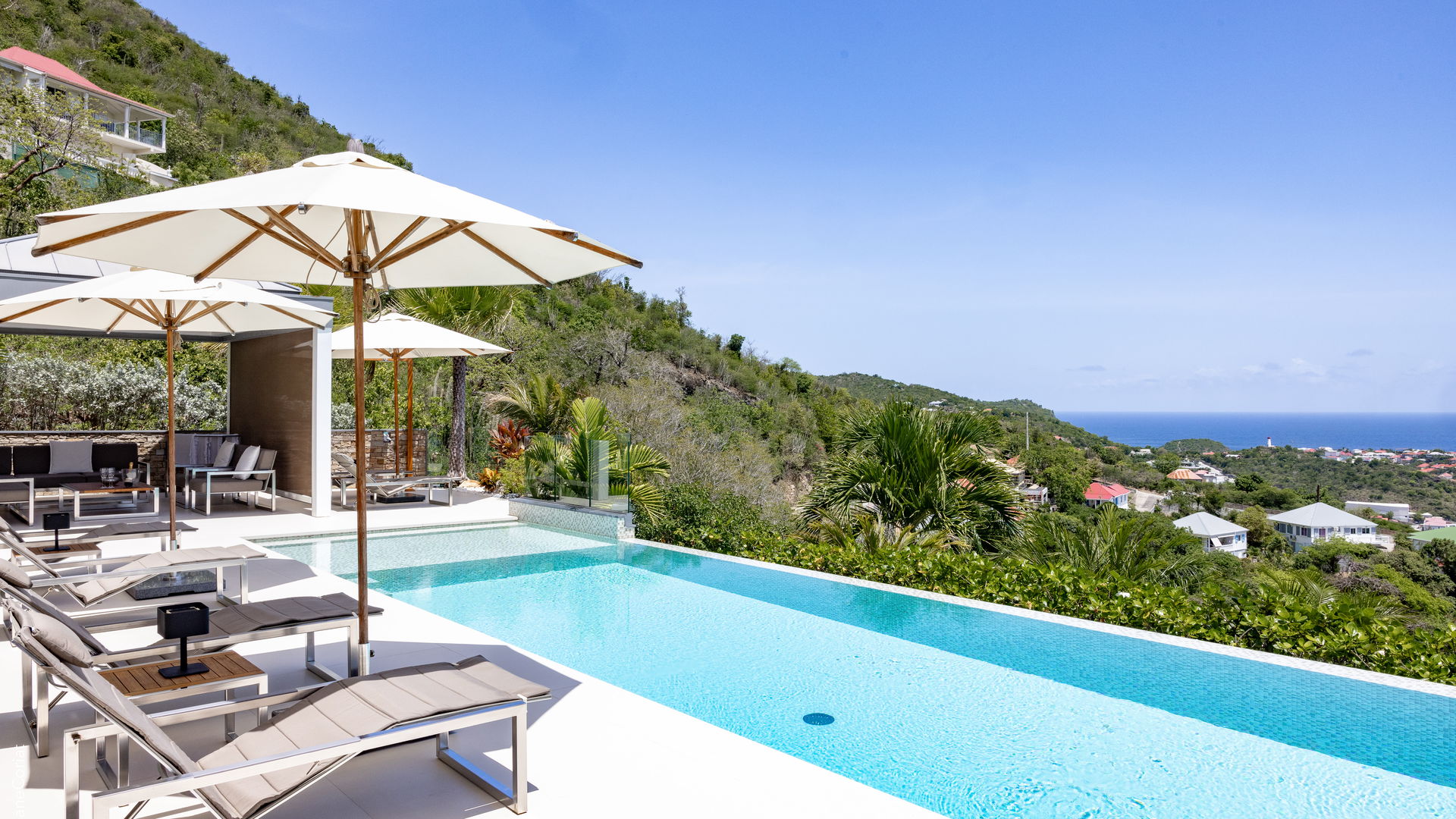 POOL & TERRACE