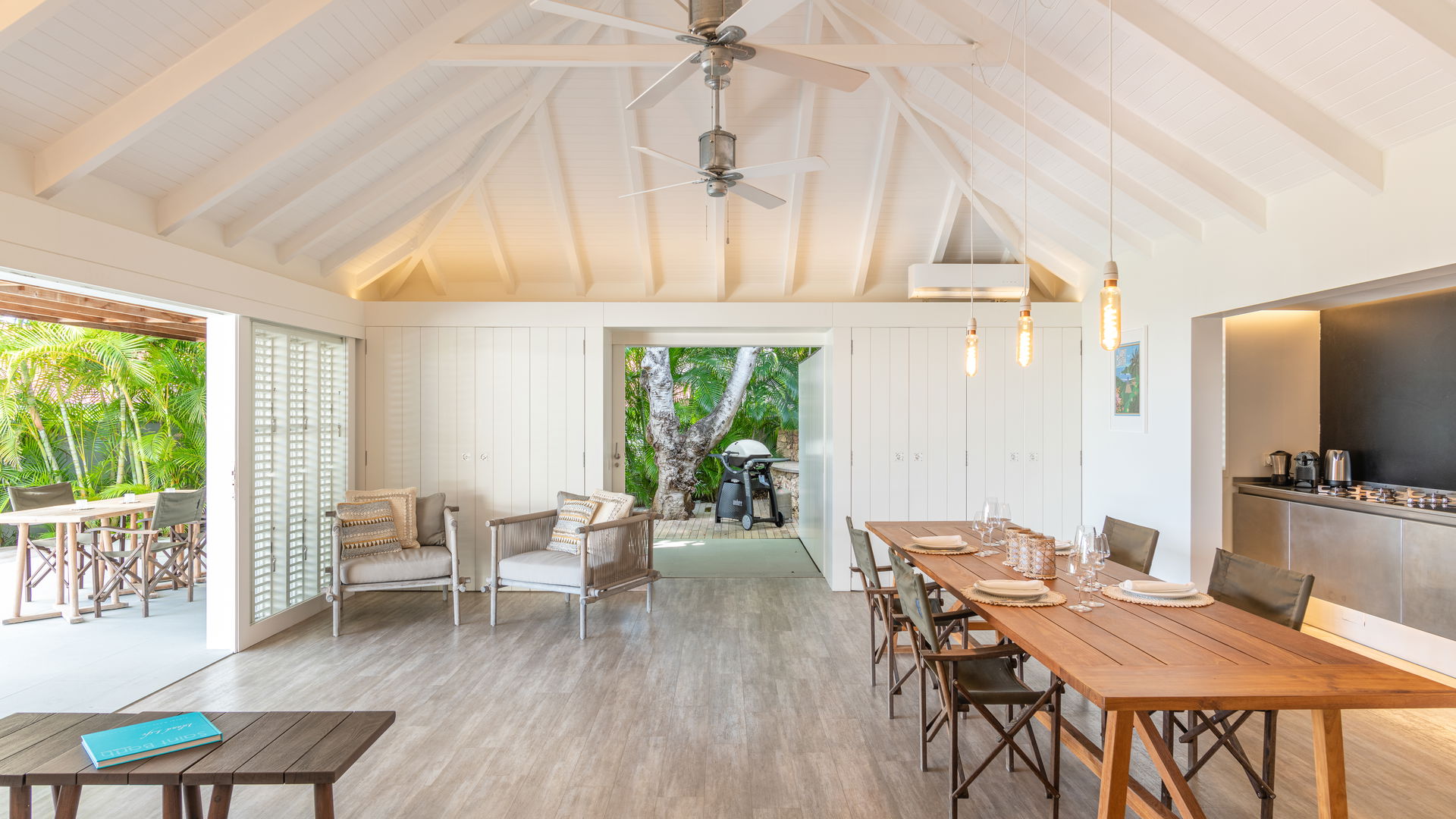 KITCHEN & DINING AREA