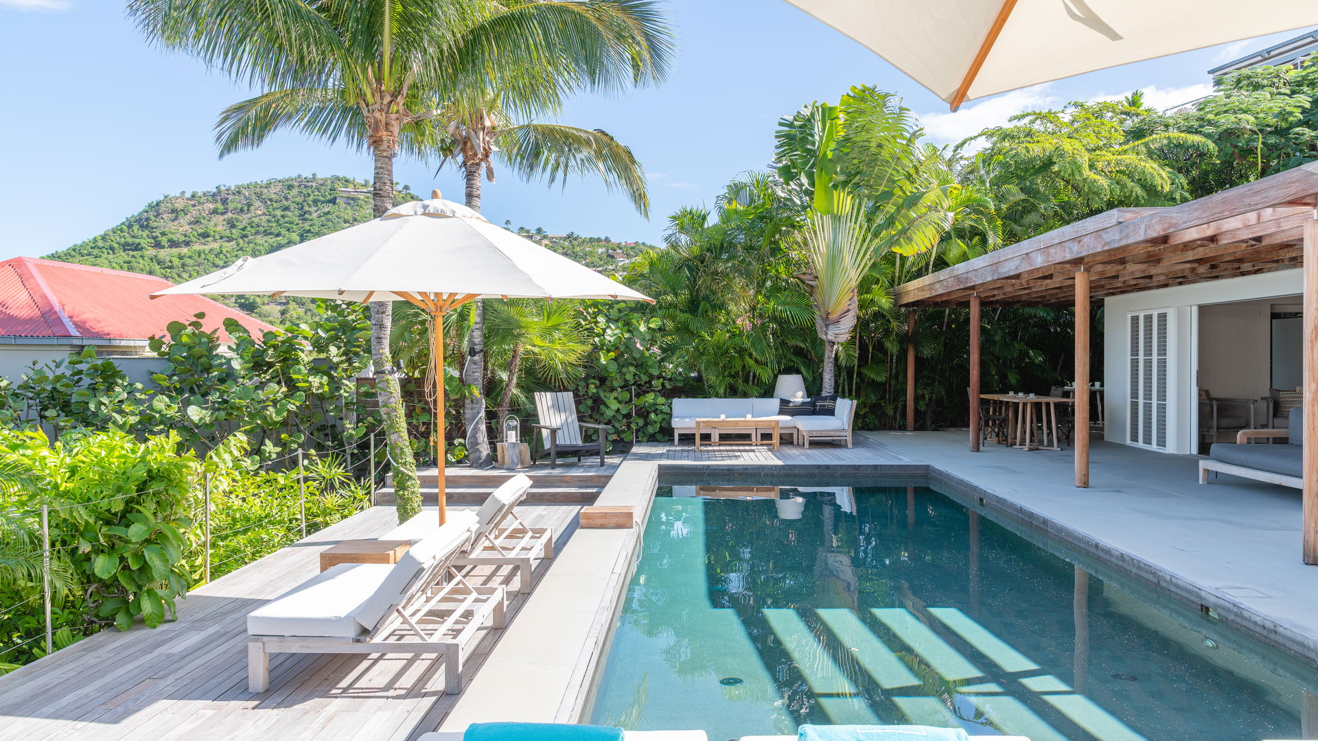 POOL & TERRACE