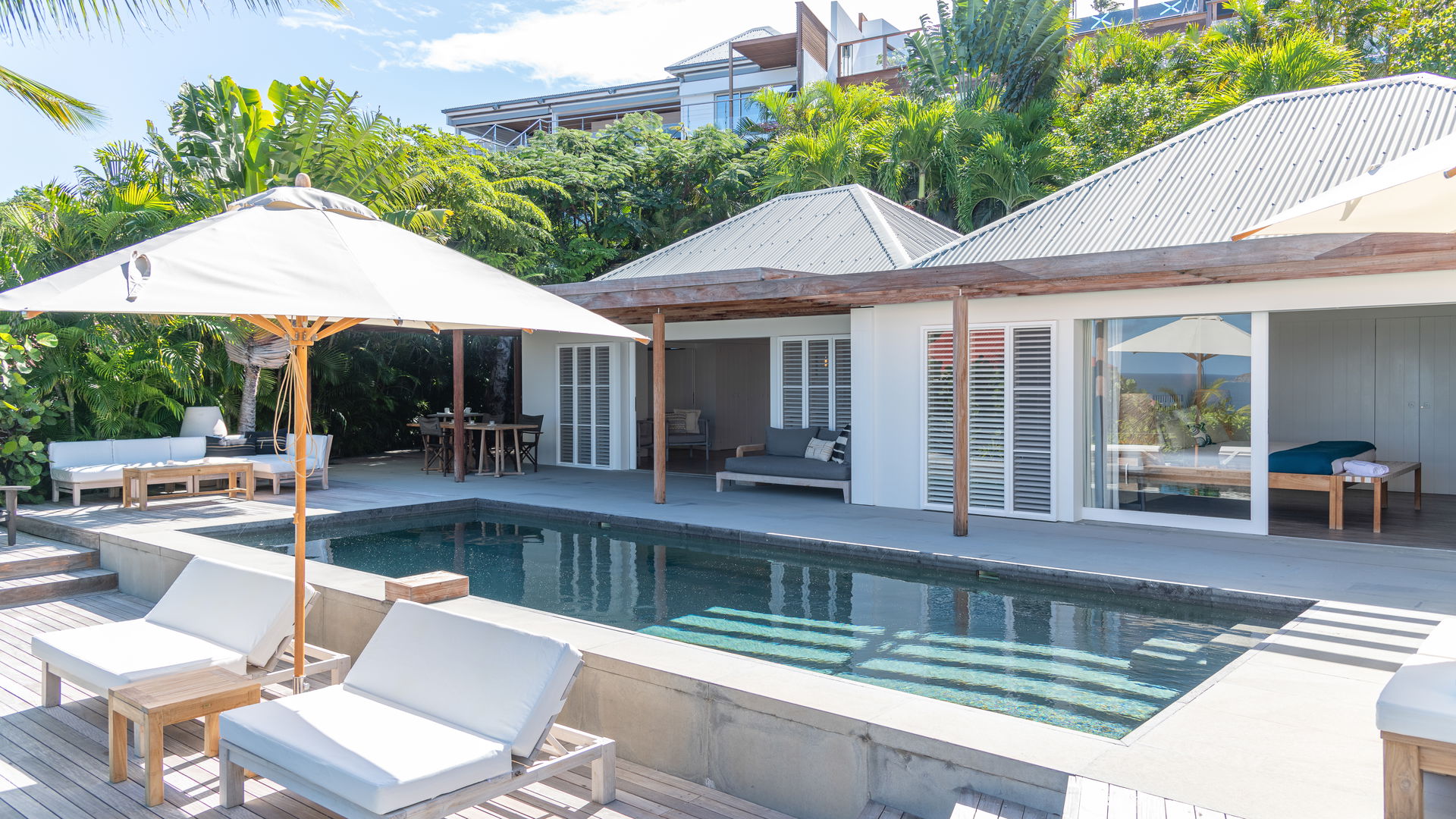 POOL & TERRACE