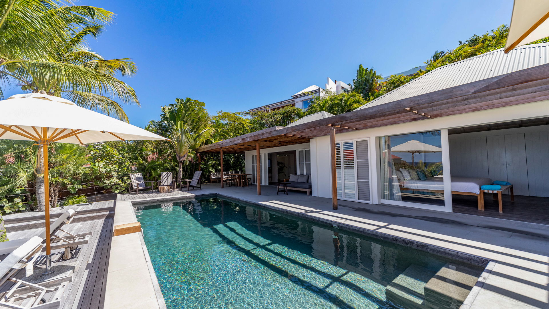 POOL & TERRACE