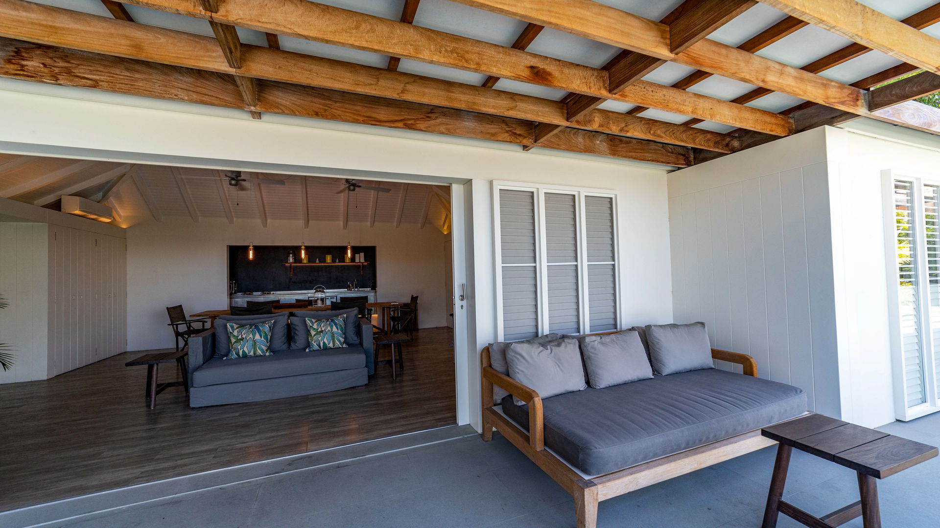 POOL & TERRACE