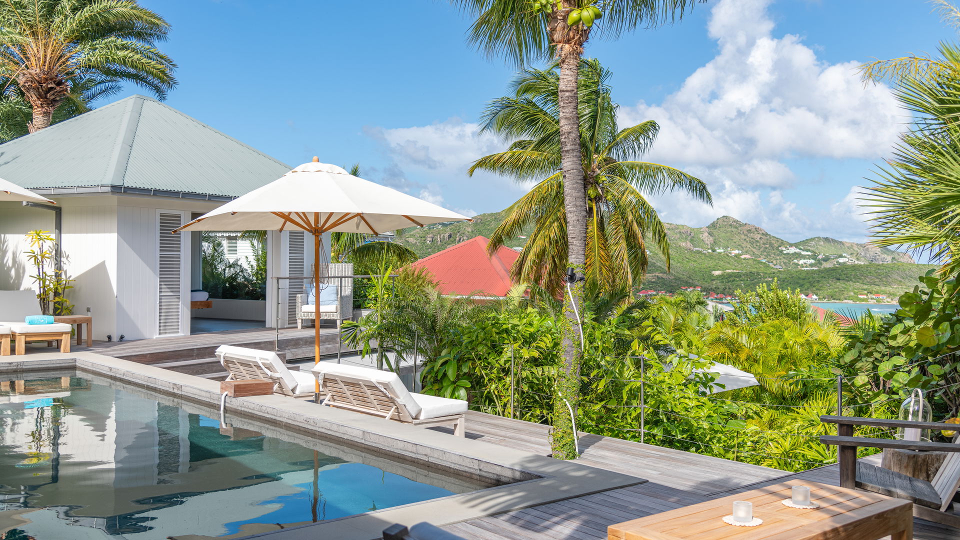 POOL & TERRACE