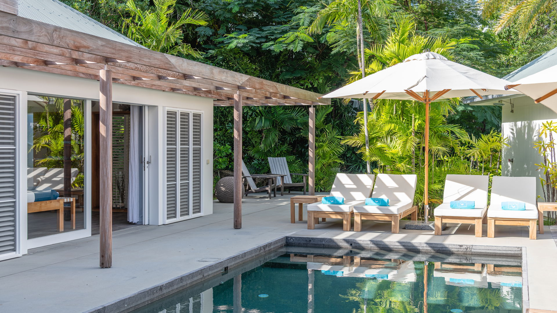 POOL & TERRACE