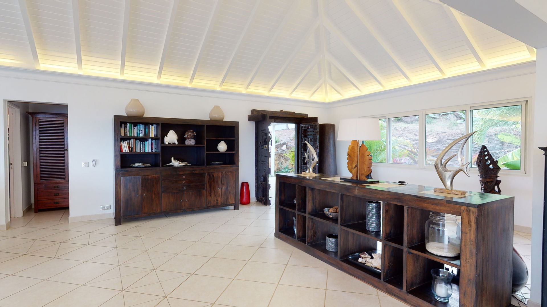 KITCHEN & DINING AREA