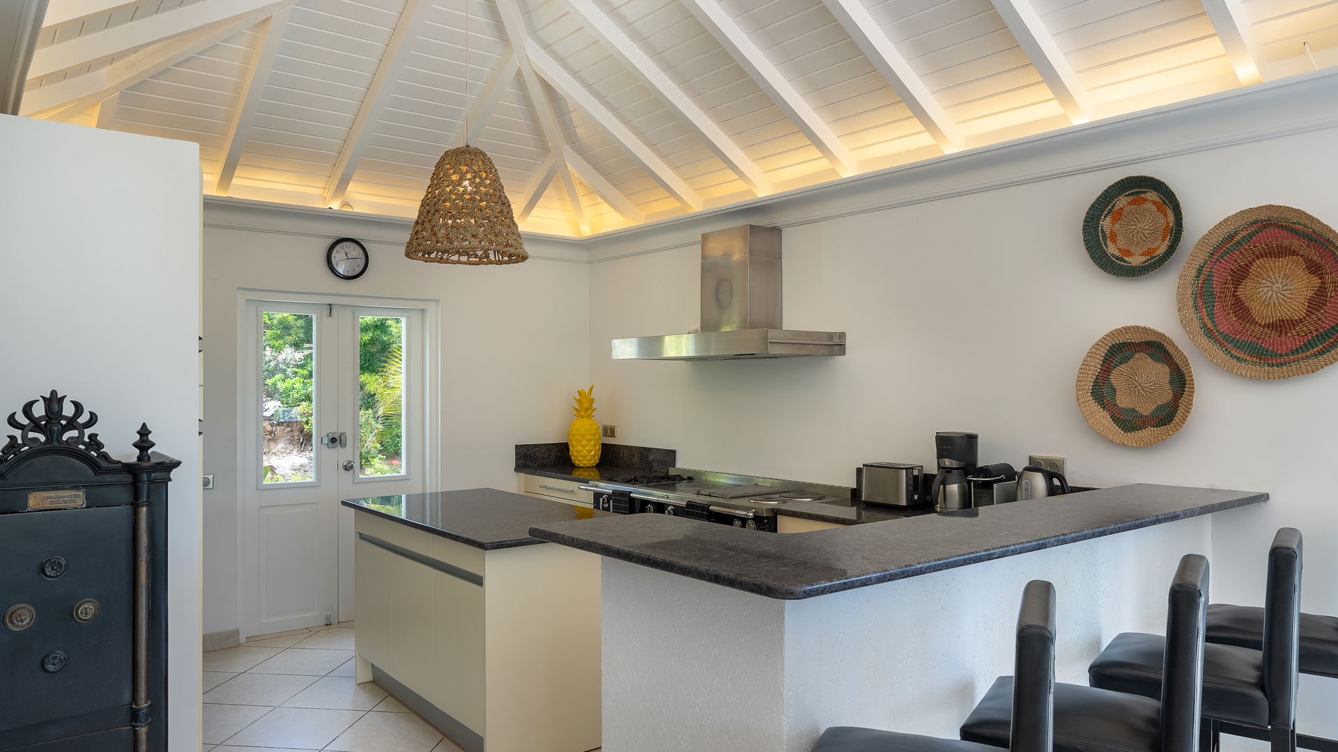 KITCHEN & DINING AREA