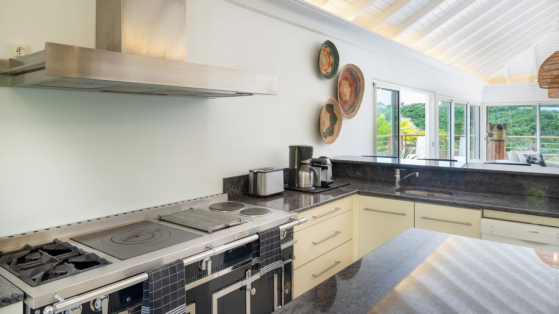 KITCHEN & DINING AREA