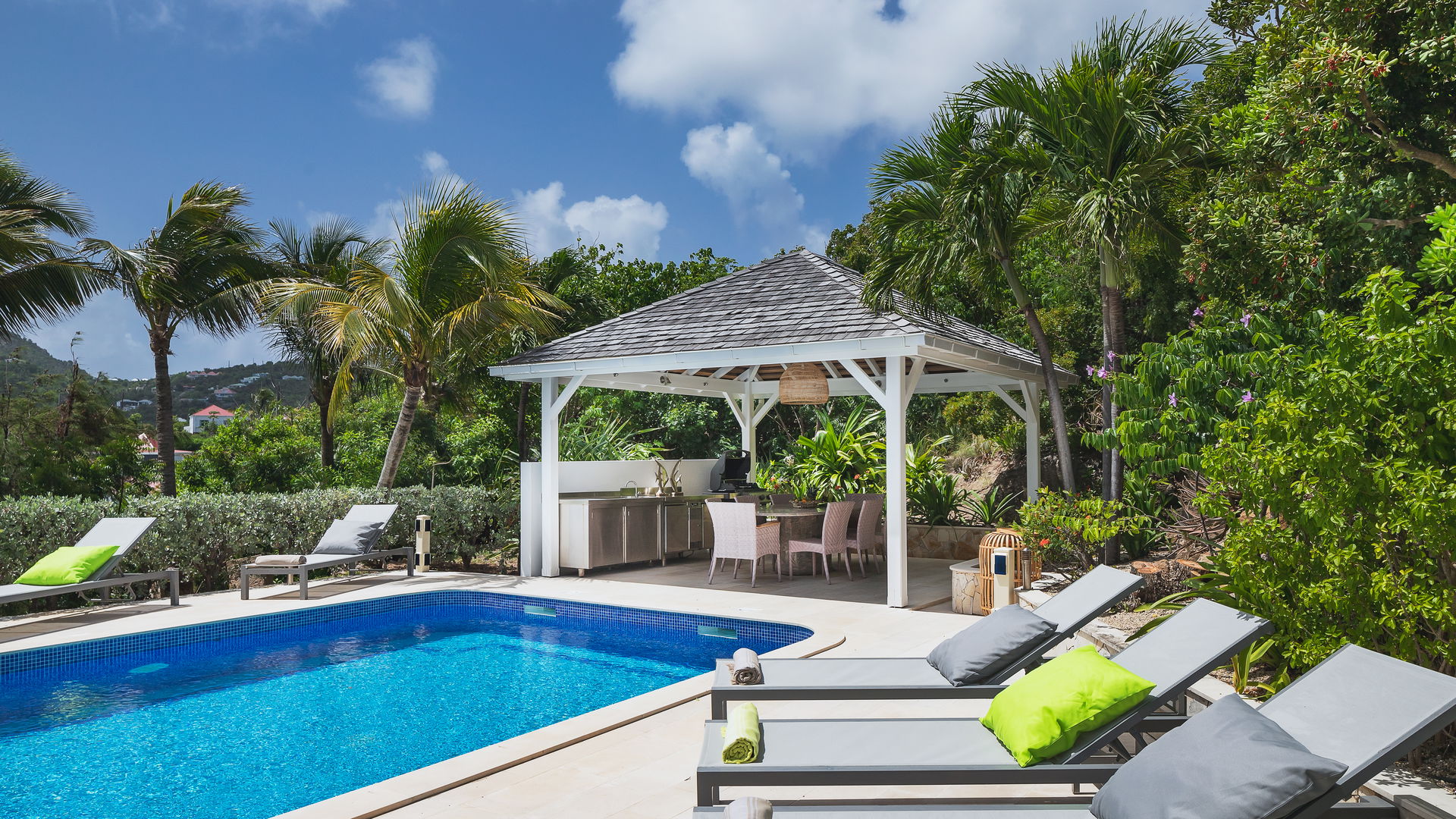 POOL & TERRACE