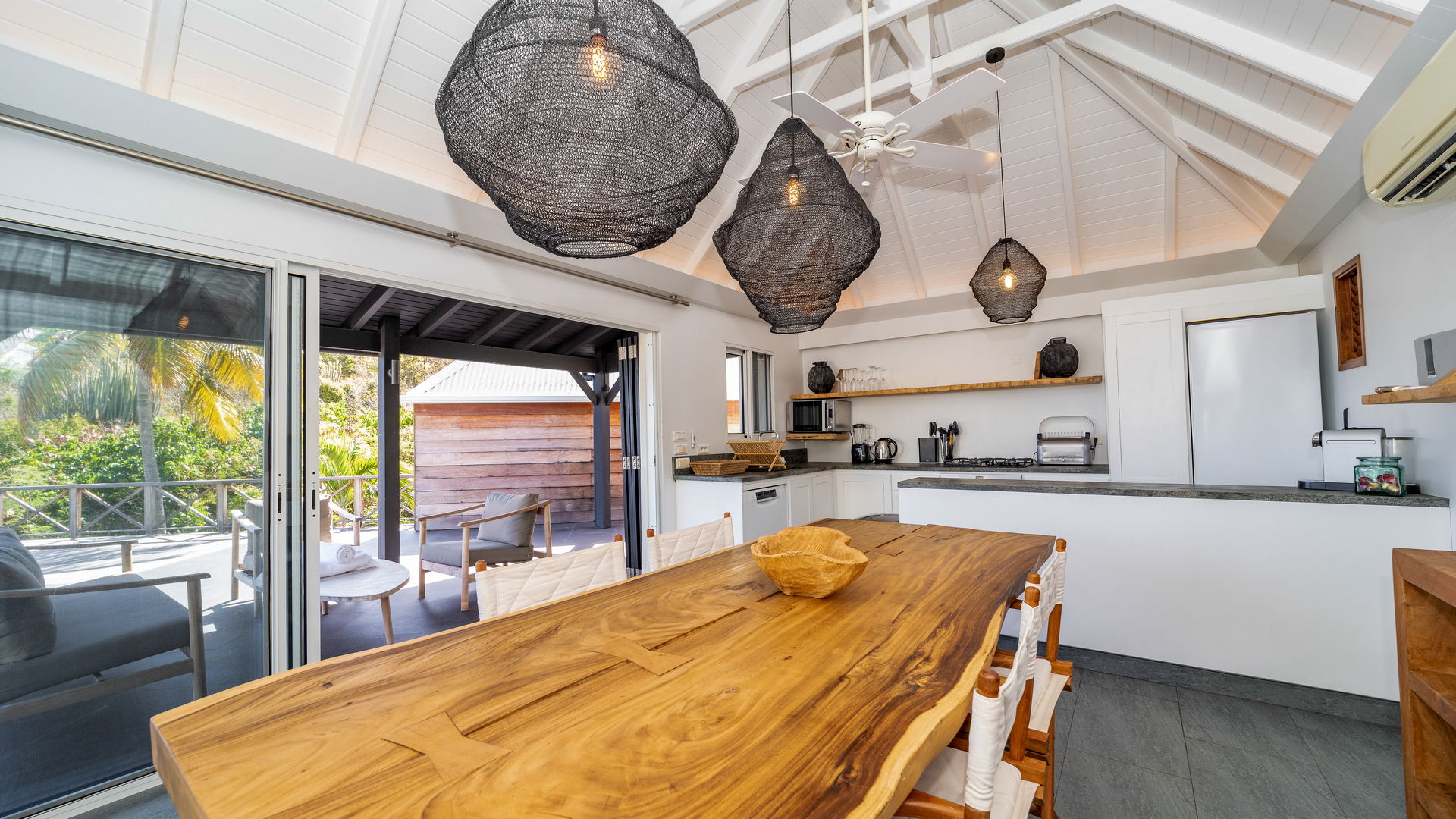 KITCHEN & DINING AREA
