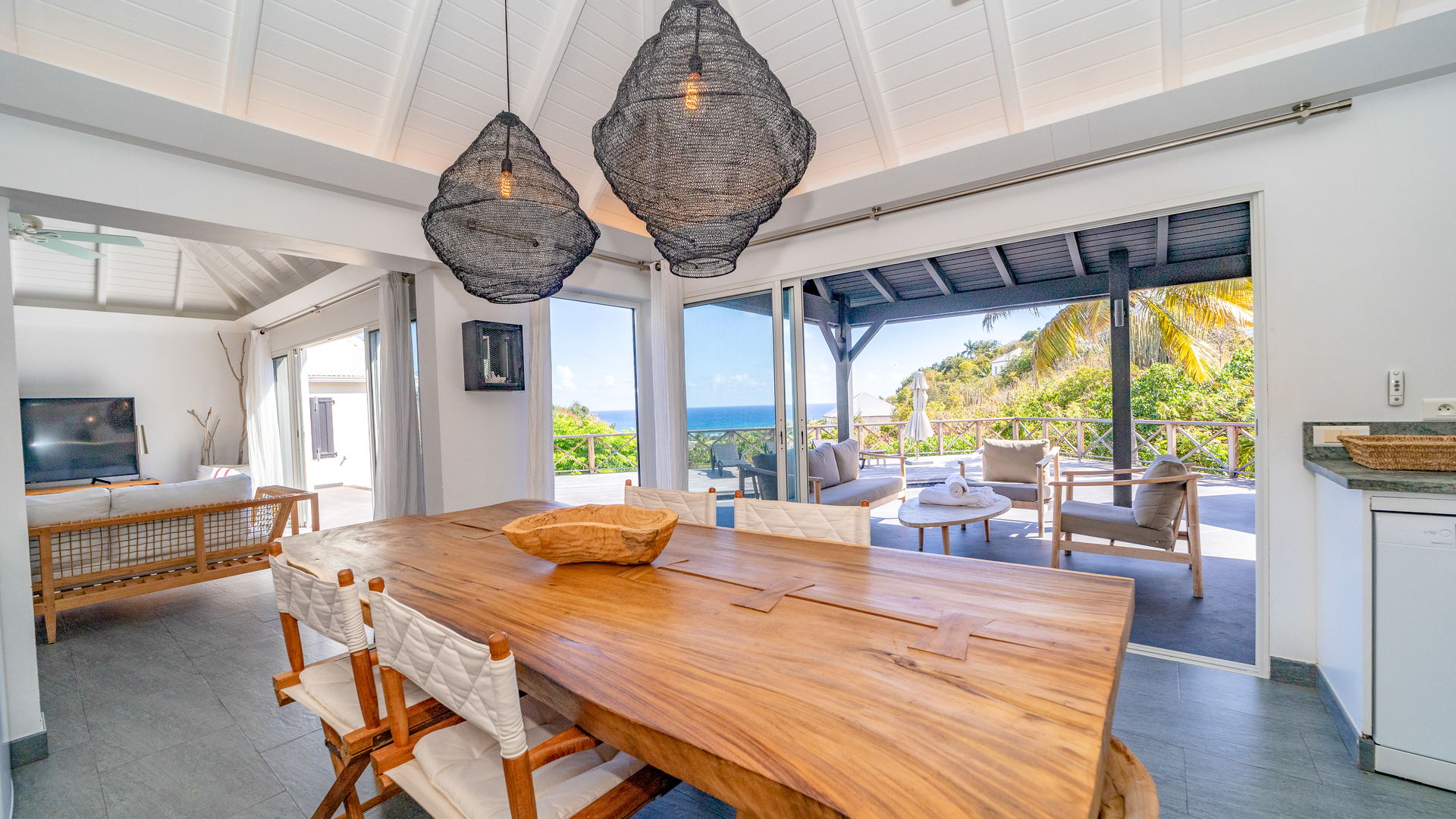 KITCHEN & DINING AREA