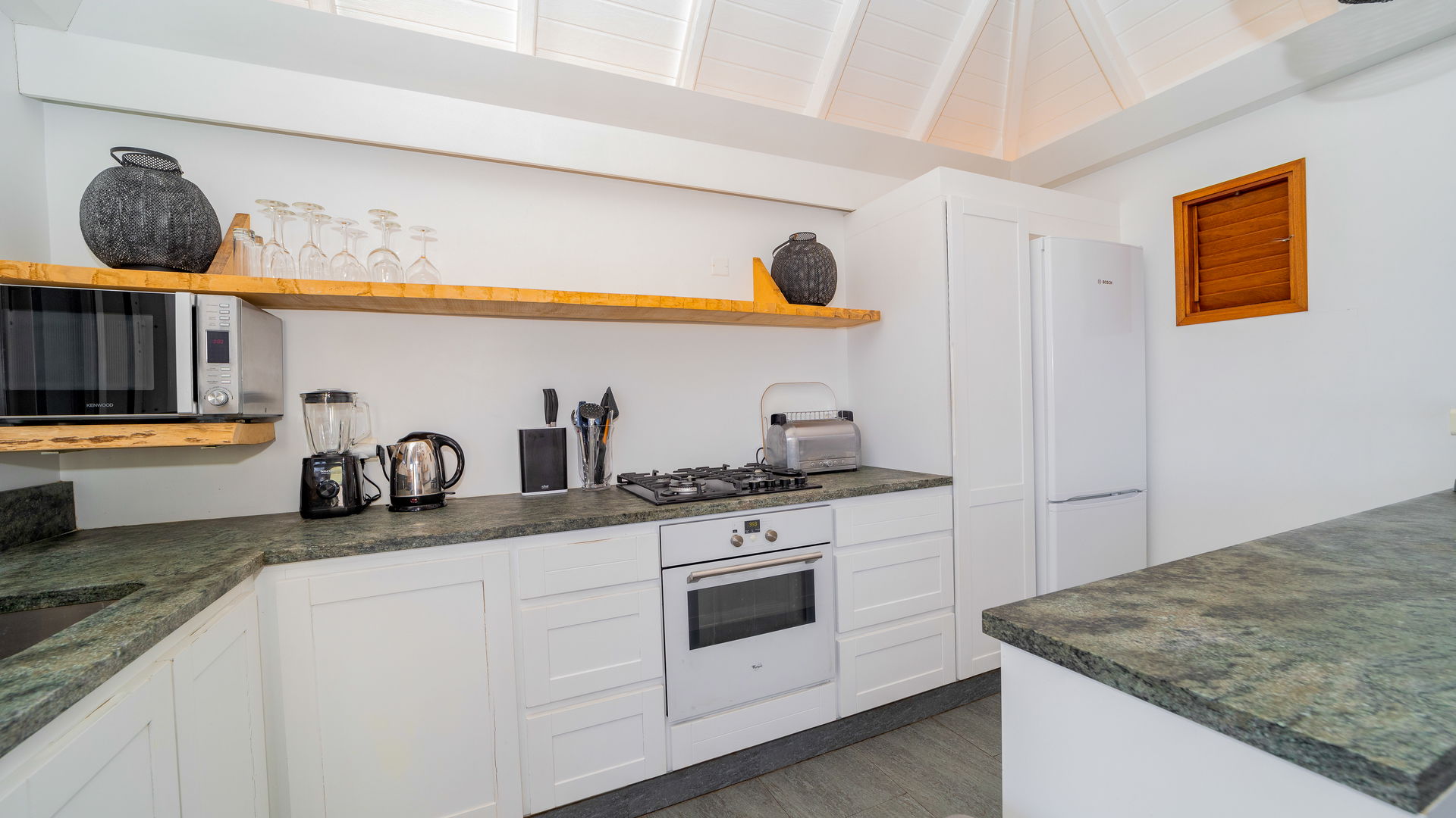 KITCHEN & DINING AREA
