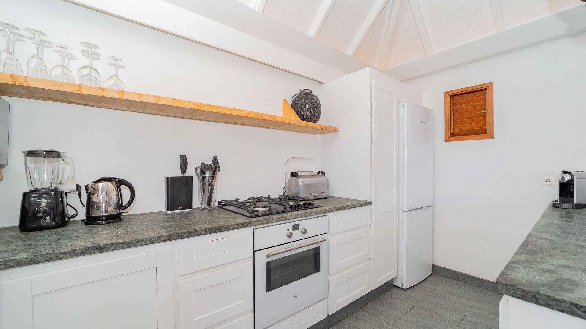 KITCHEN & DINING AREA
