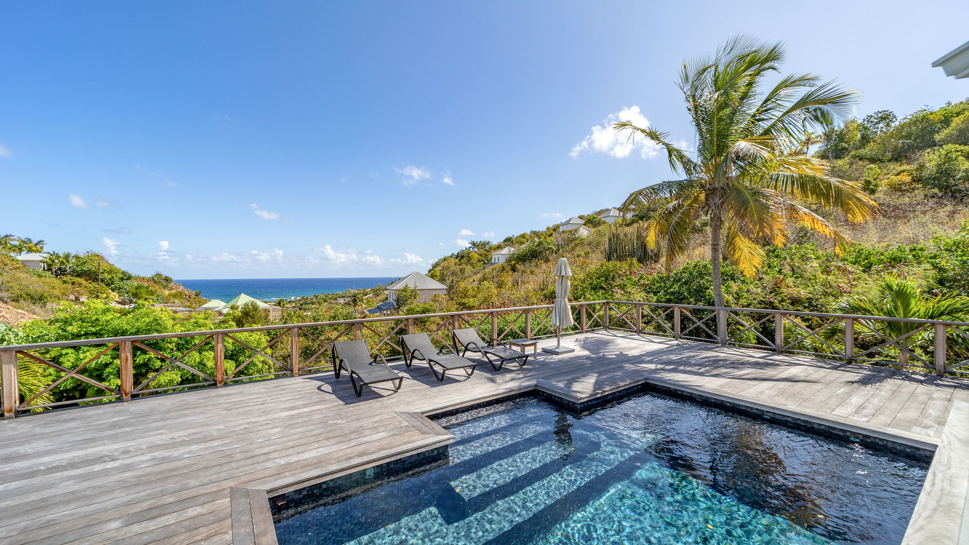 POOL & TERRACE