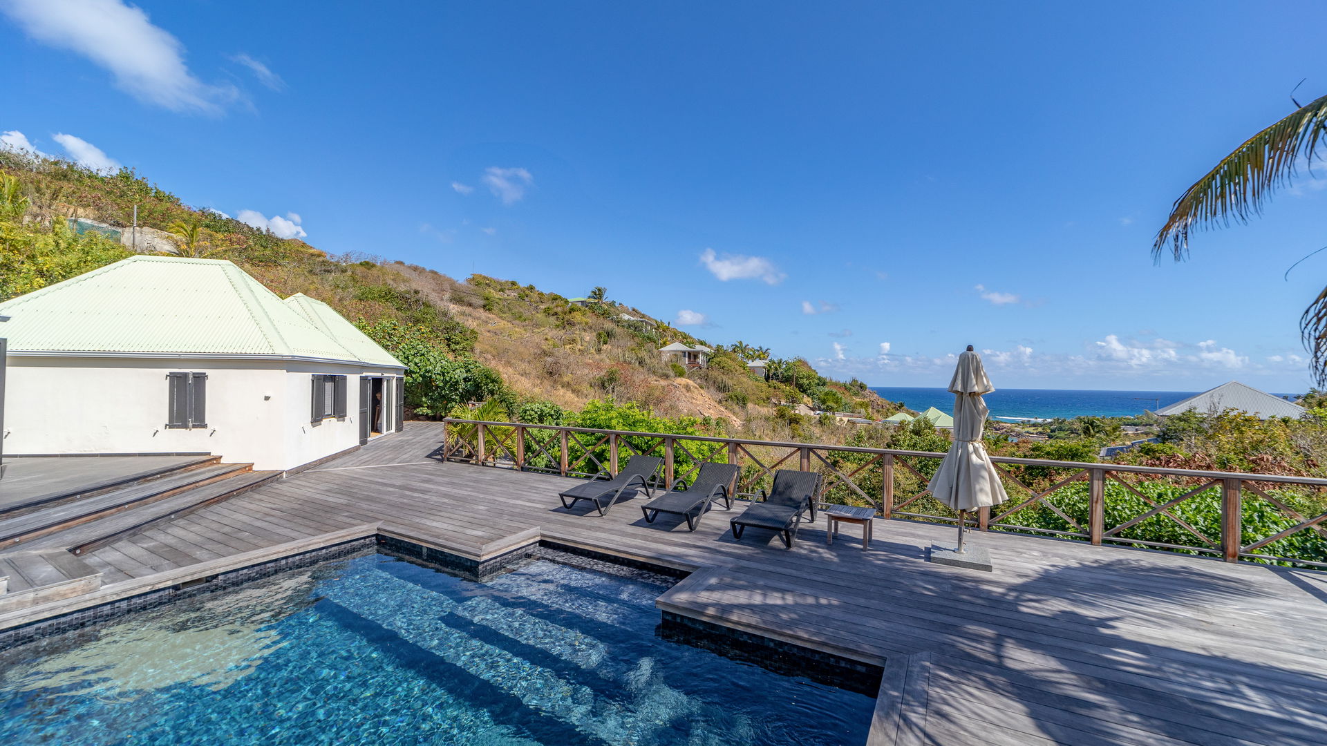 POOL & TERRACE