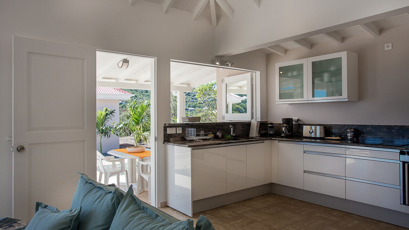 KITCHEN & DINING AREA