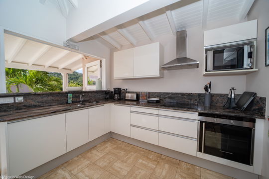 VILLA NOCEAN KITCHEN & DINING AREA 2