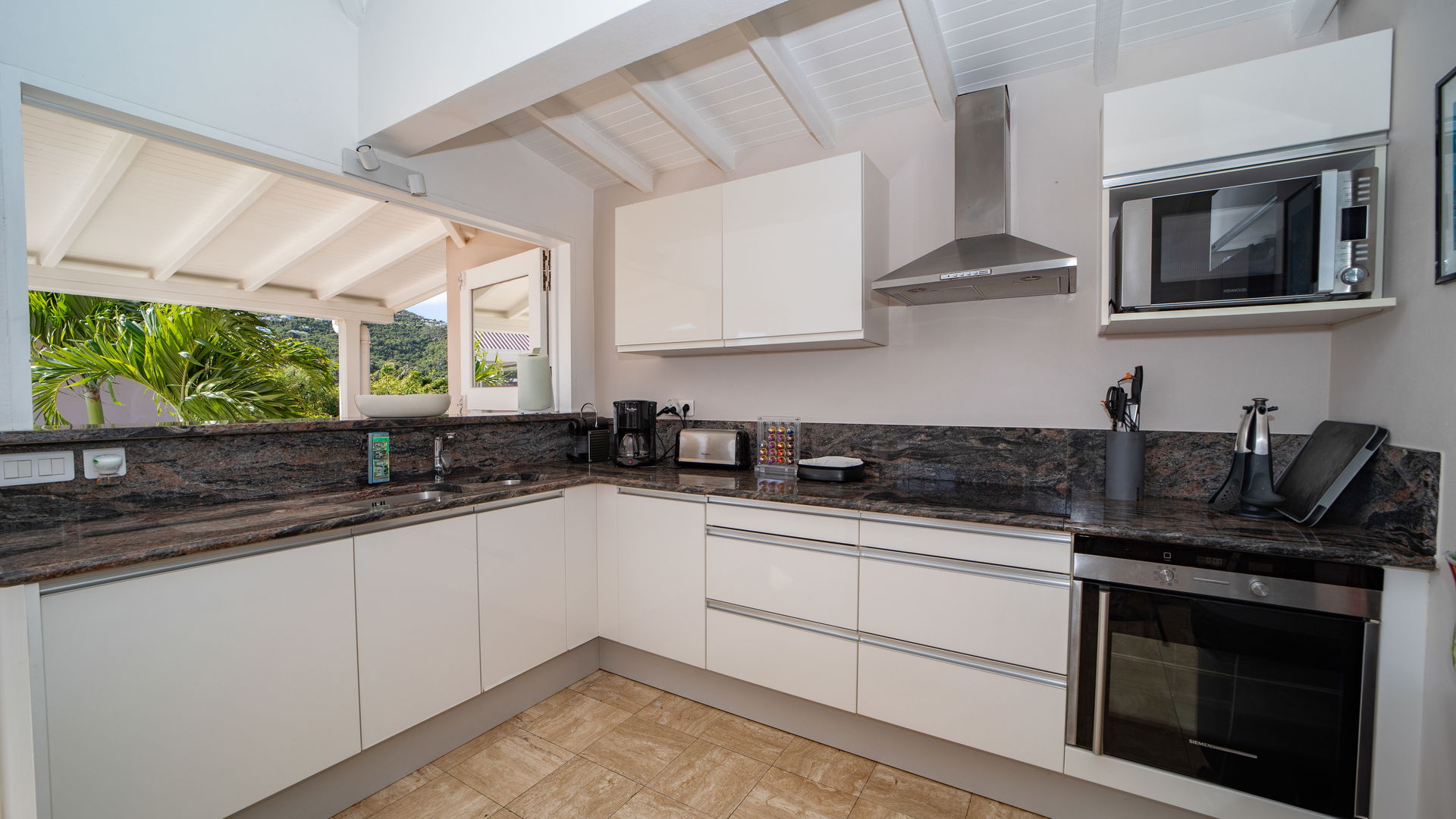 KITCHEN & DINING AREA