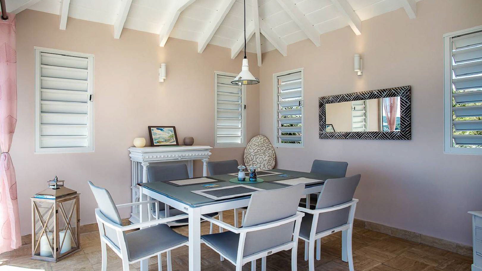 KITCHEN & DINING AREA