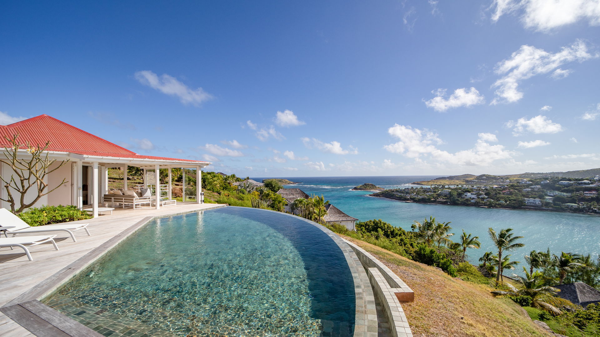 POOL & TERRACE