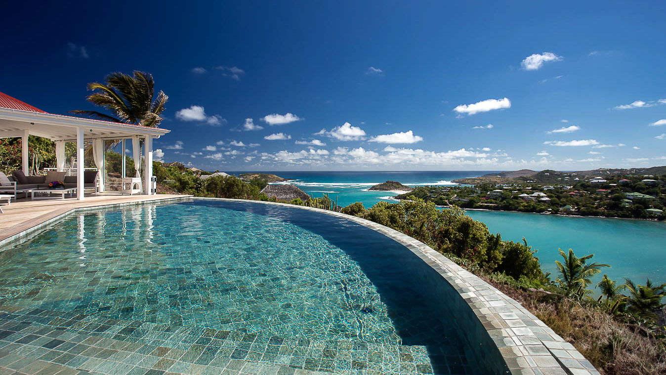 POOL & TERRACE