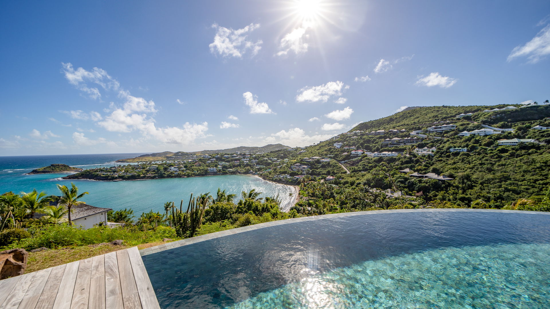 POOL & TERRACE