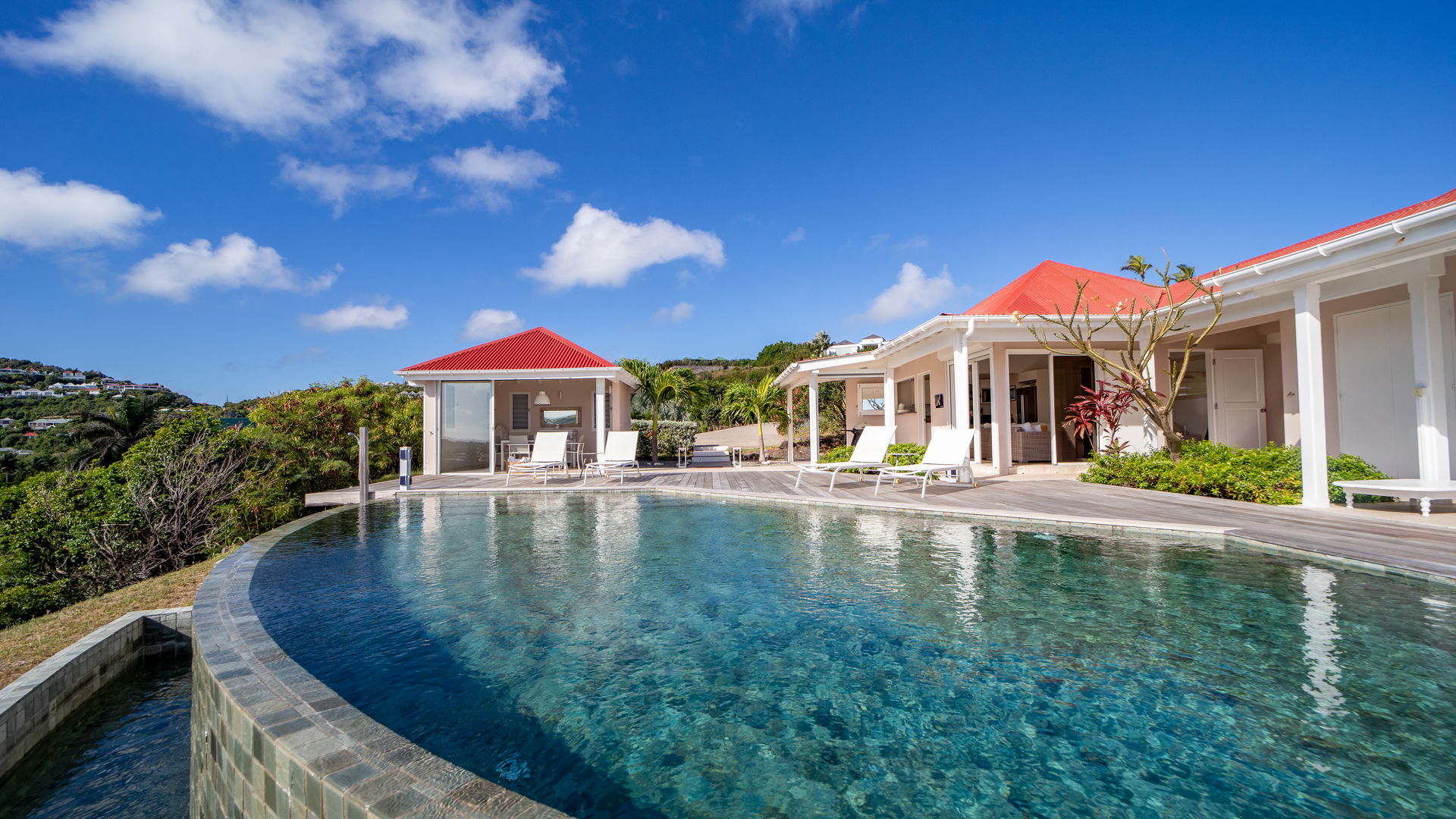 POOL & TERRACE