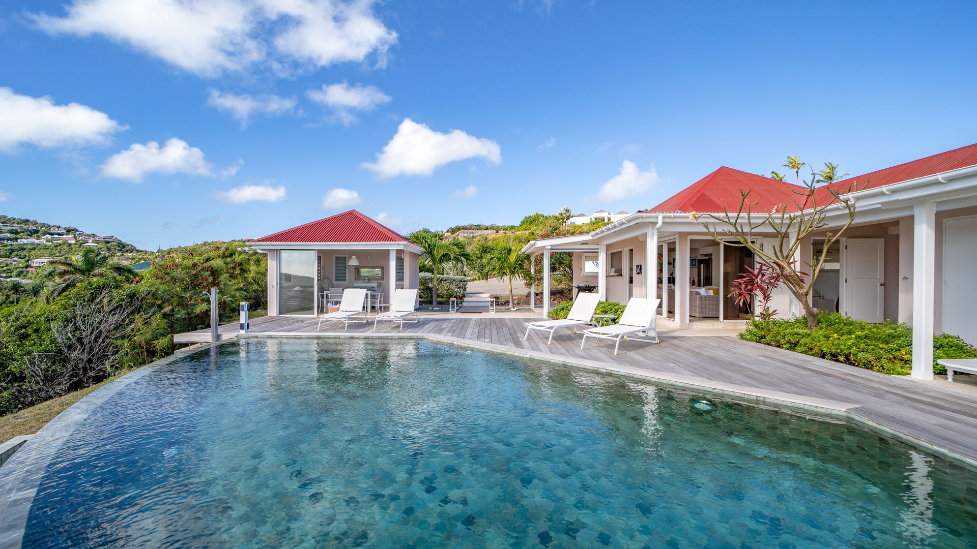 POOL & TERRACE