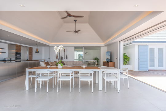 VILLA COCO DINING AREA & KITCHEN 1