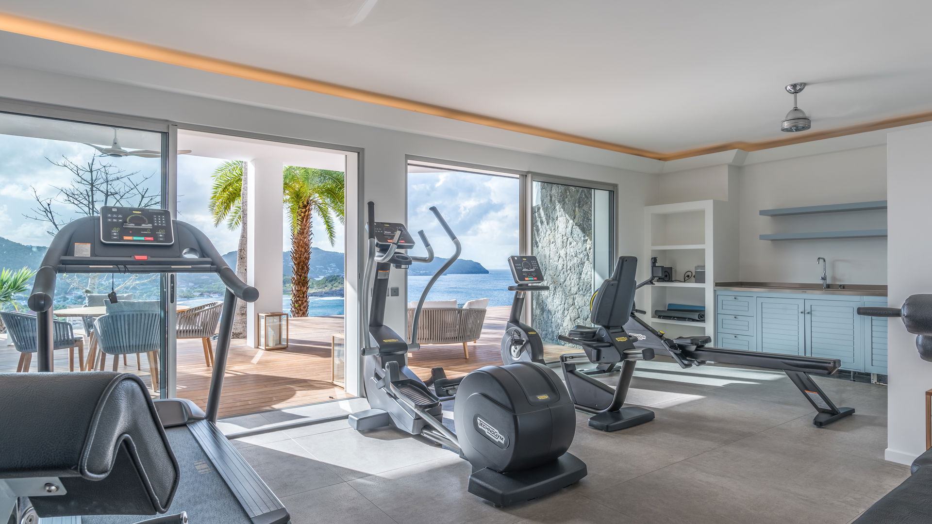 FITNESS & JACUZZI