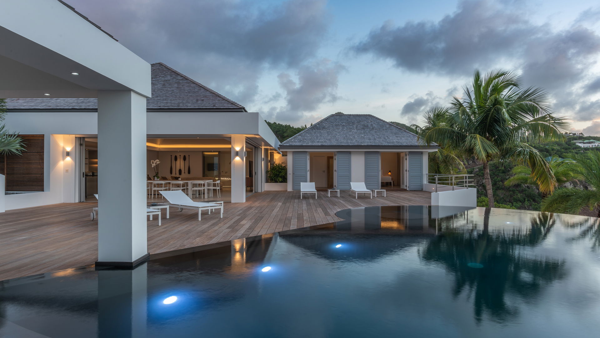 POOL & TERRACE