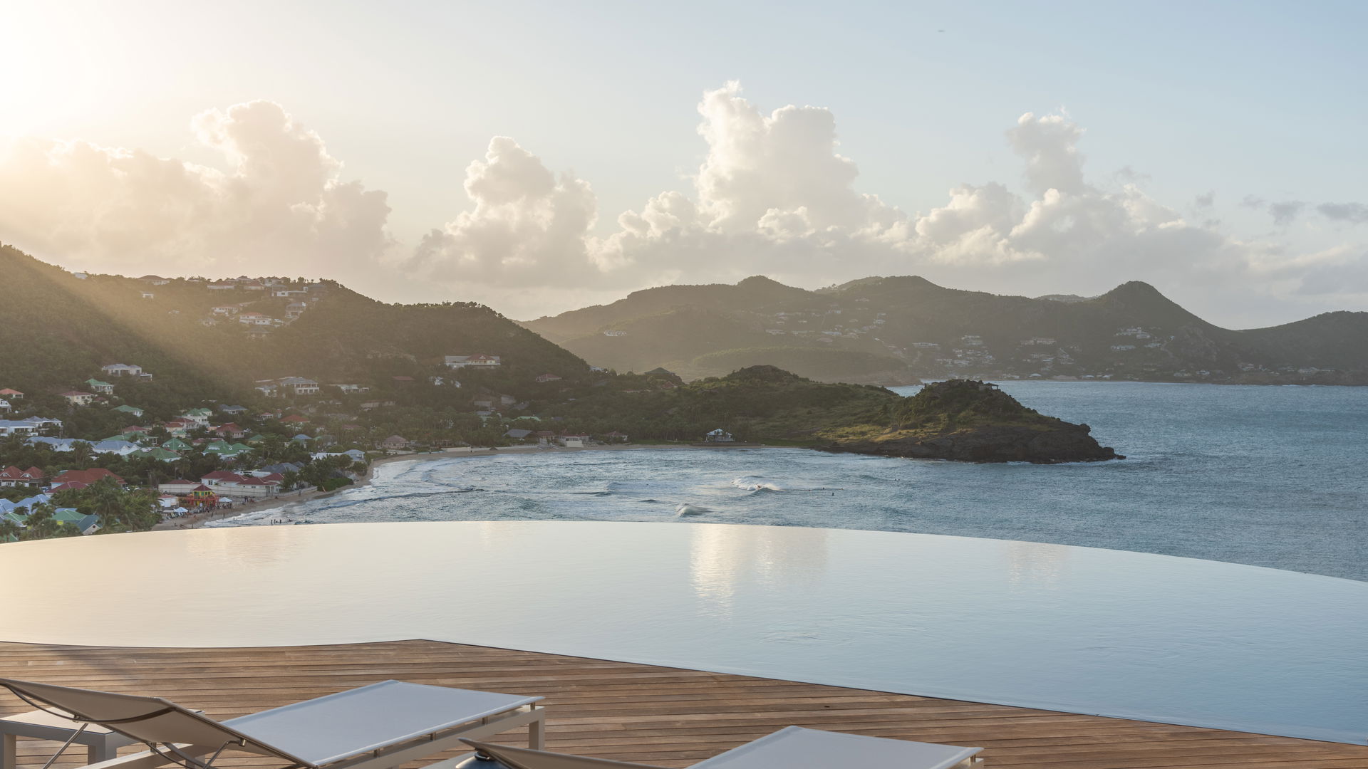 POOL & TERRACE